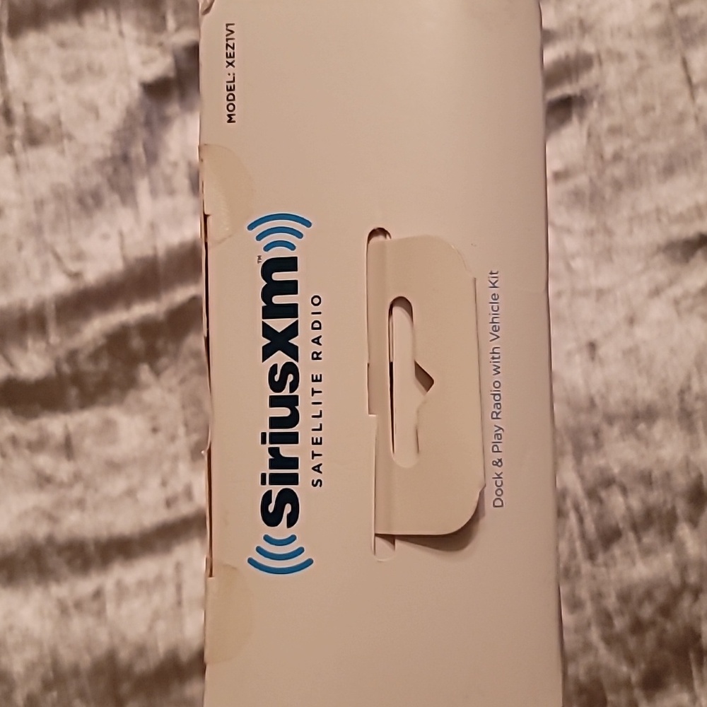 NEW Sealed Box Sirius Satellite Radio onyx EZ Dock & Play - Picture 3 of 4